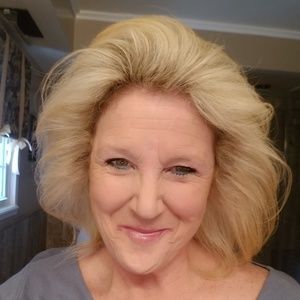 Meet your Posher, Elaine